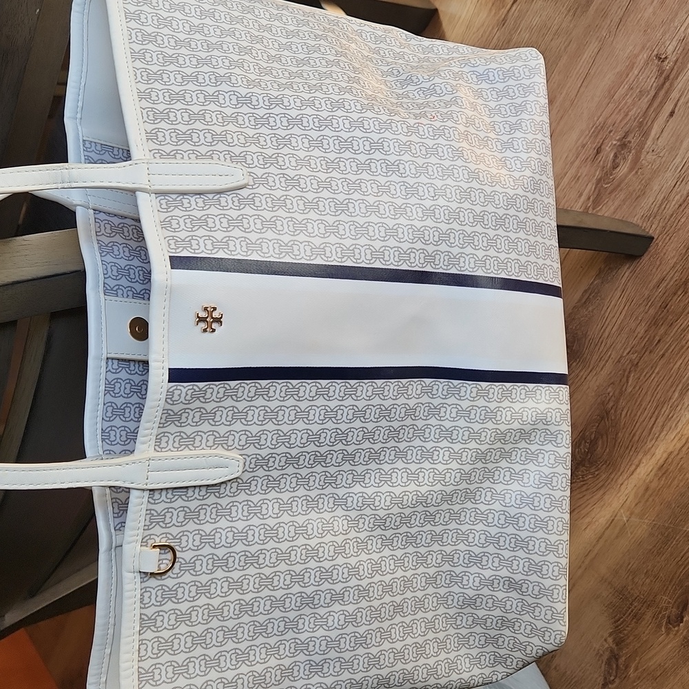 Tory Burch Gemini Link Tote - Picture 2 of 16